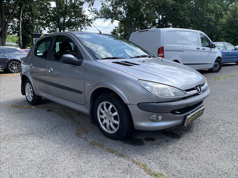 Peugeot 206 1,4 i,ČR - fotka 3 z 17