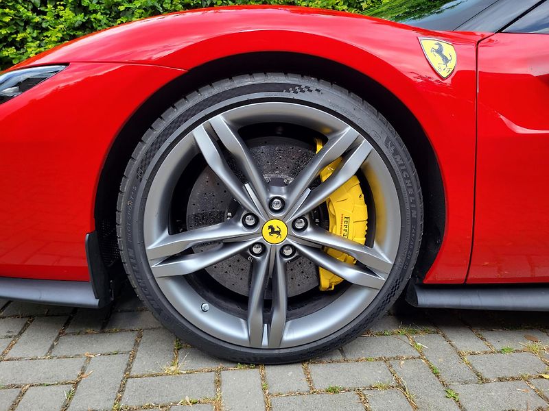 Ferrari 296 GTB - fotka 14 z 23
