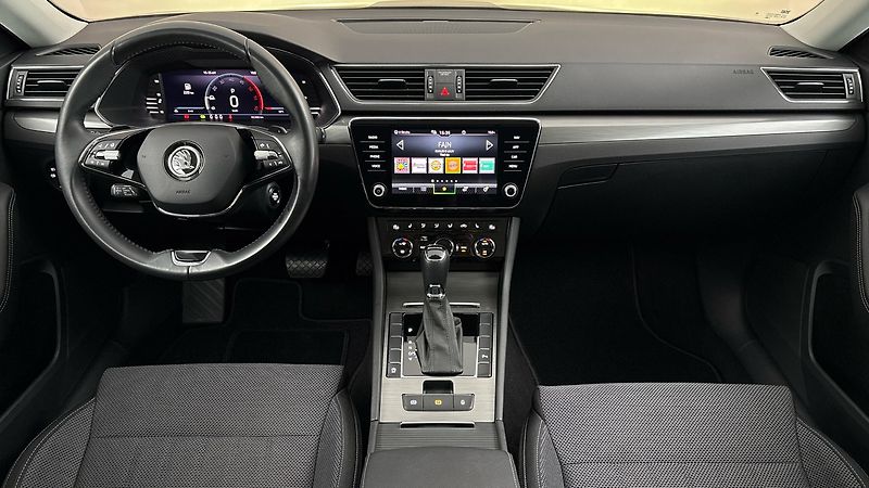 Škoda Superb 2.0 TDI DSG Style Combi - fotka 8 z 27