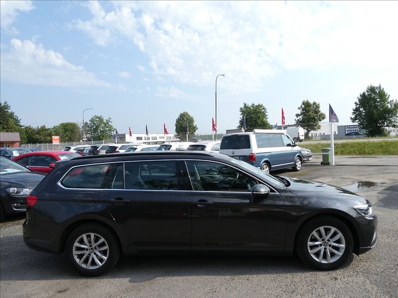 Volkswagen Passat 2,0 TDi DSG FULL LED BUSINESS - fotka 12 z 41