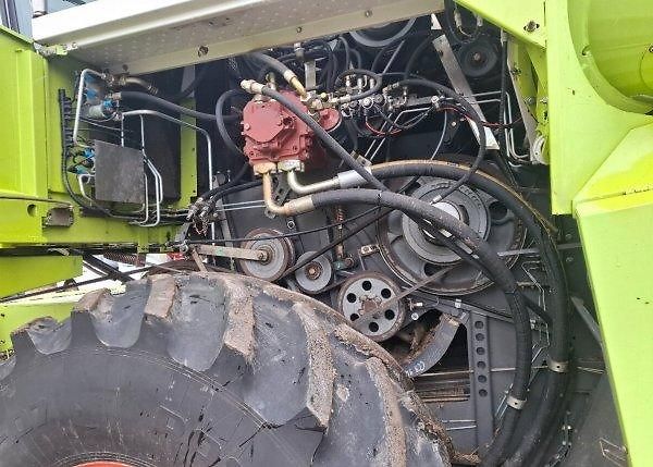 Claas (2006) Mega360 kombajn lišta 6m řepka - fotka 8 z 14