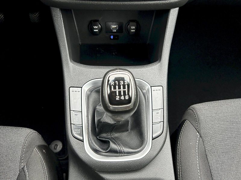 Hyundai i30 (2021) Combi 1.5 T-GDI MHEV MP6 Style - fotka 18 z 30