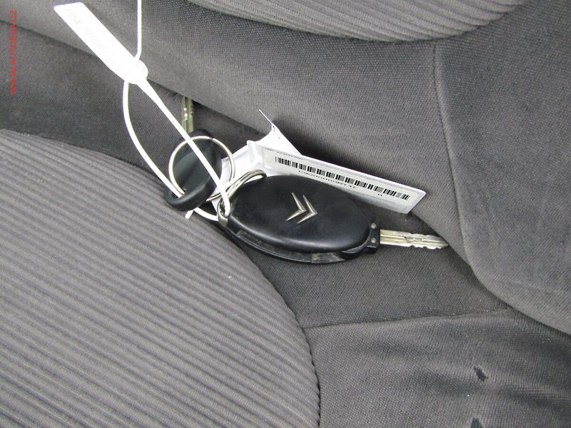 Citroën C5 (2006) 1.6 HDi, ČR, AC, TZ, park - fotka 20 z 20