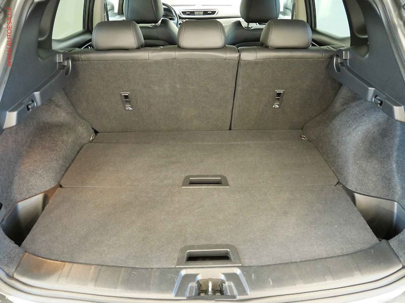 Nissan Qashqai (2017) 1.6dCi, ČR, Tekna, AT, panor - fotka 7 z 23