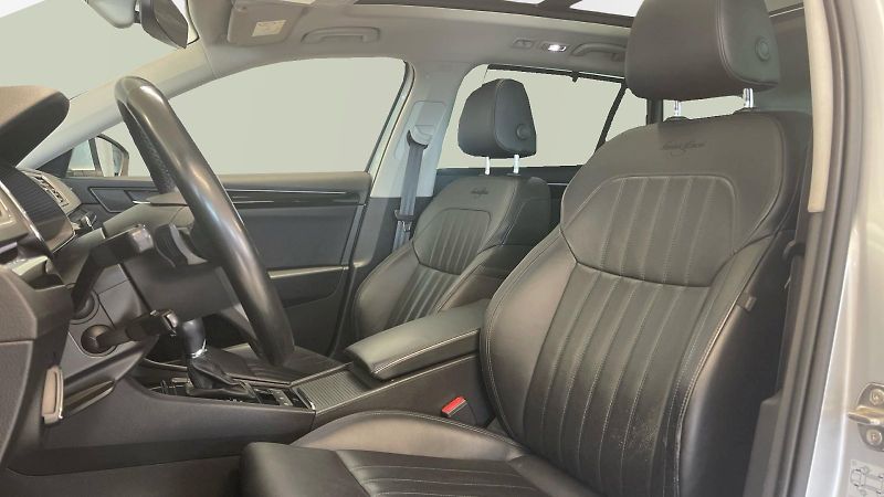 Škoda Superb (2019) kombi Laurin&Klement 2.0TDI  2 - fotka 13 z 34