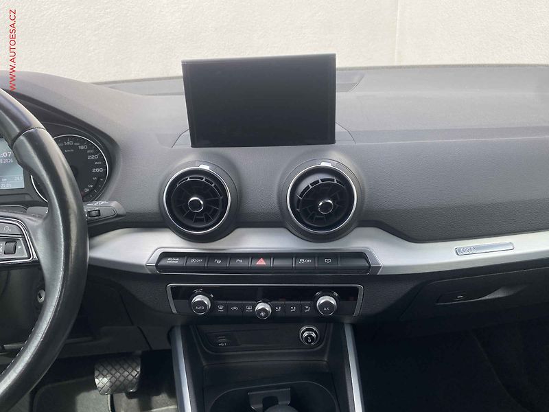 Audi Q2 (2017) 1.4 TFSi, AT, LED, kamera - fotka 12 z 18