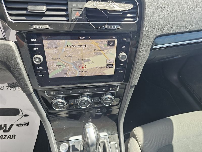 Volkswagen Golf 1,4TSi 110KW DSG Highline - fotka 18 z 50