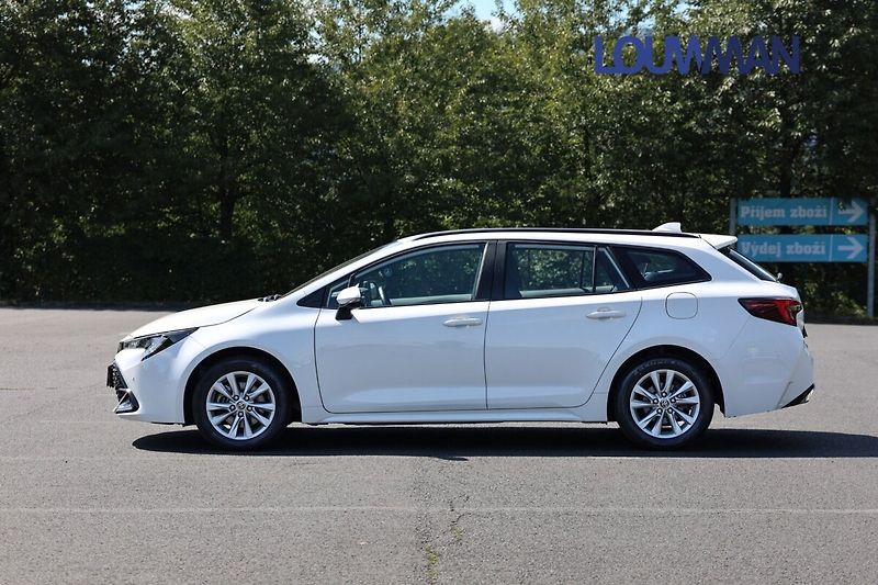 Toyota Corolla 2.0 HEV e-CVT COMFORT TECH - fotka 3 z 24
