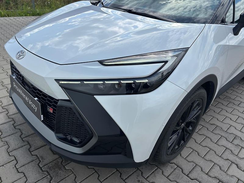 Toyota C-HR 2,0 HEV e-CVT GR Sport - fotka 24 z 26