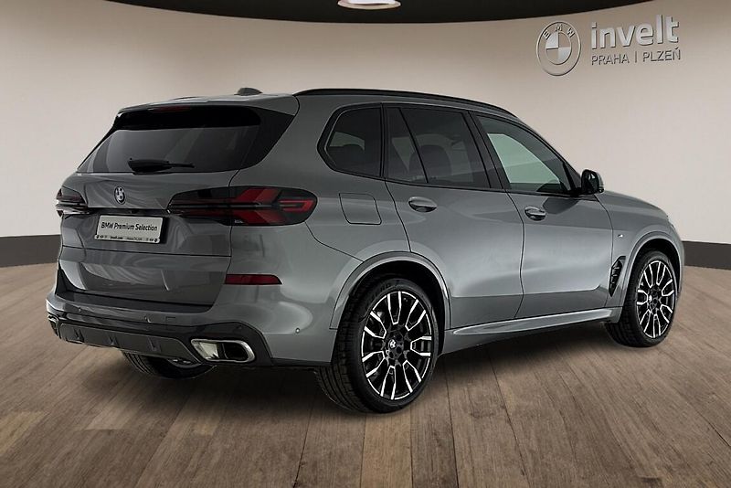 BMW X5 xDrive30d - fotka 3 z 28