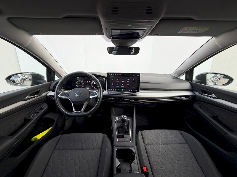 Volkswagen Golf (2024) 1.5 TSI 110kW Life - fotka 9 z 35