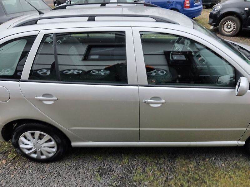 Škoda Fabia 1.4 16V Cool - fotka 6 z 17