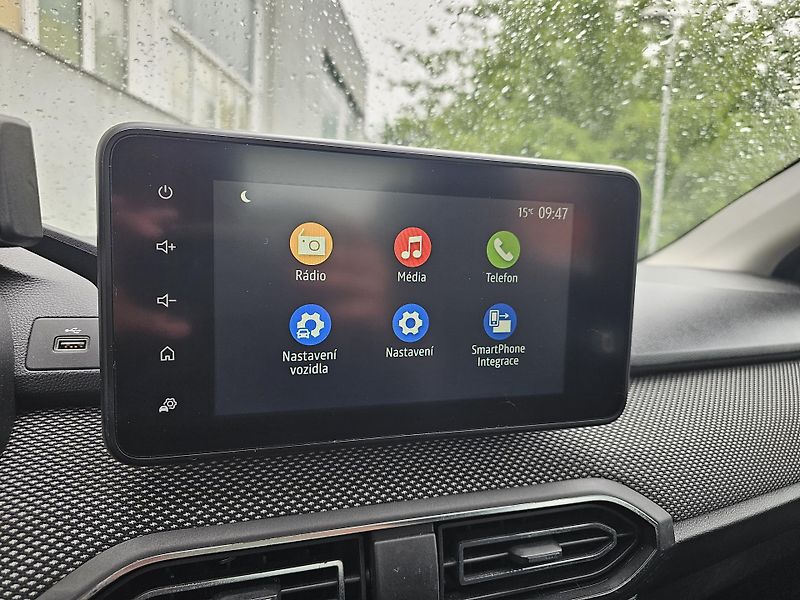 Dacia Logan (2022) 1.0i - fotka 13 z 18