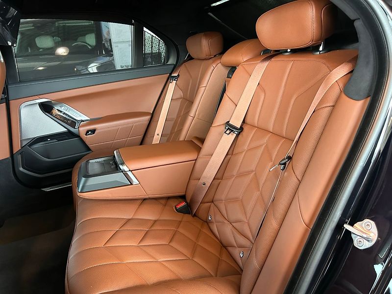 BMW Ostatní i7 xDrive 60 TV TOP 2025 - fotka 27 z 44