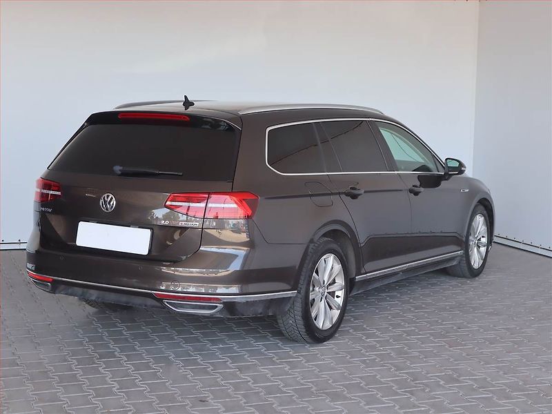 Volkswagen Passat (2015) Exclusive 2.0 BiTDI, 4X4 - fotka 5 z 23