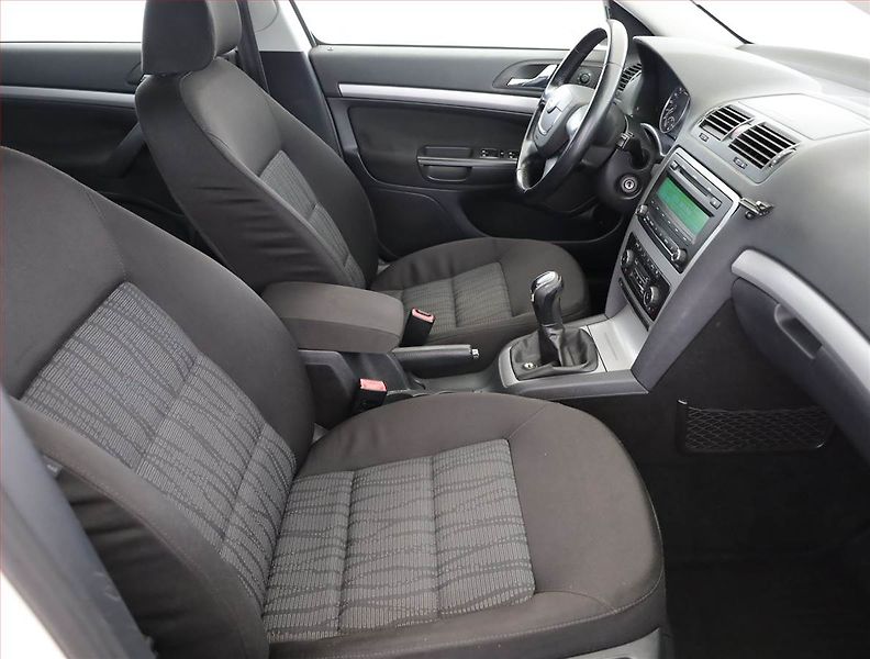 Škoda Octavia (2012) 1.6 TDI, Serv.kniha, Tempomat - fotka 7 z 16