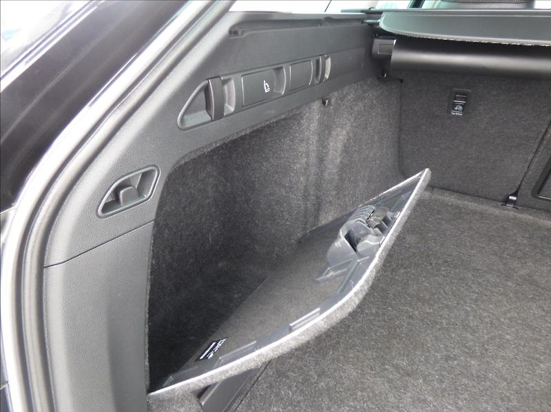 Škoda Superb 2,0 TDI DSG CRYSTAL LIGHT  Sty - fotka 22 z 78