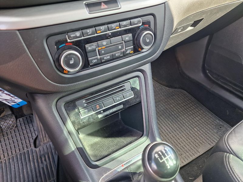 Volkswagen Sharan 2,0TDI 4x4 103KW HIGHLINE  - fotka 14 z 20