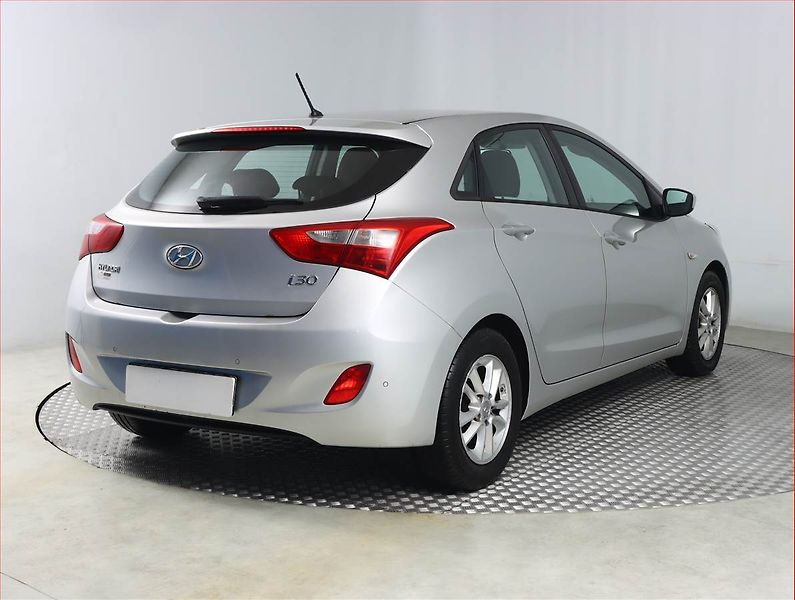 Hyundai i30 (2015) 1.6 CRDi, Serv.kniha, po STK - fotka 5 z 13