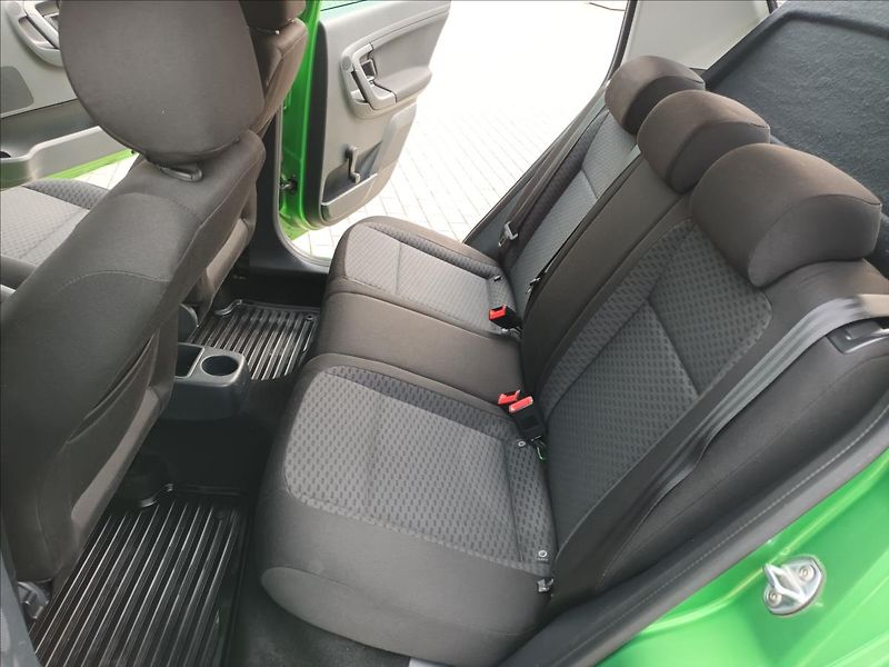 Škoda Fabia 1,2 TSI,KLIMA,TZ,VÝHŘEV,KOLA - fotka 17 z 46