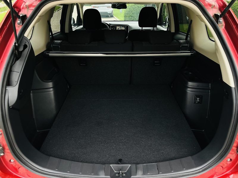 Mitsubishi Outlander 2.2D 4x4 1MAJ TAŽNÉ SERVISKA  - fotka 19 z 42