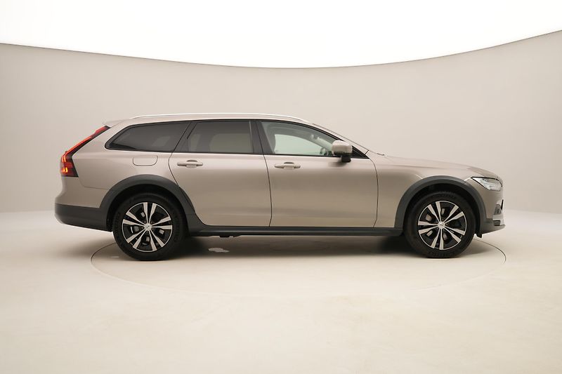 Volvo V90 CC B4 AWD MOMENTUM REZERVACE - fotka 14 z 53