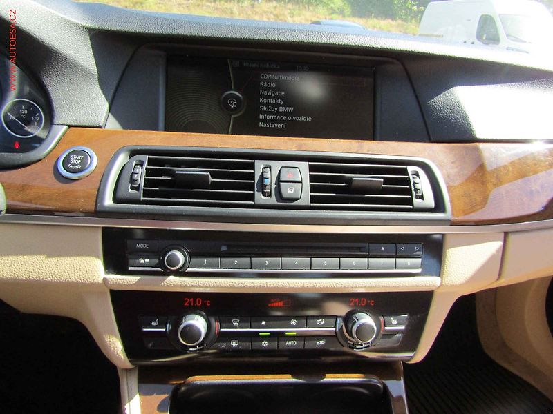 BMW Řada 5 (2011) 3.0 i, ČR, AT, kůže - fotka 19 z 22
