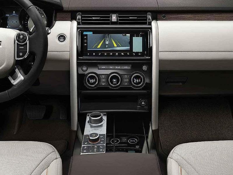 Land Rover Discovery.