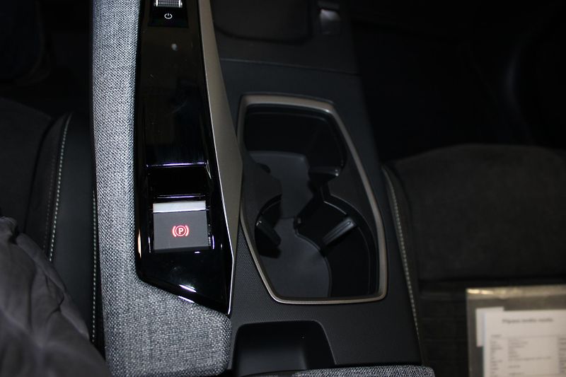 Peugeot 3008 (2026) GT Hybrid 145 e-DCS6  - fotka 7 z 16