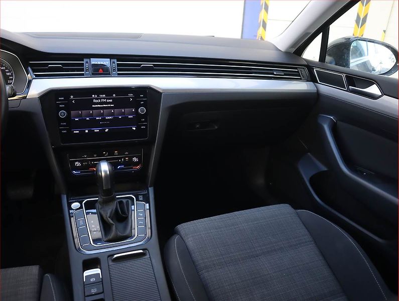 Volkswagen Passat (2021) Business 2.0 TDI, Automat - fotka 8 z 23