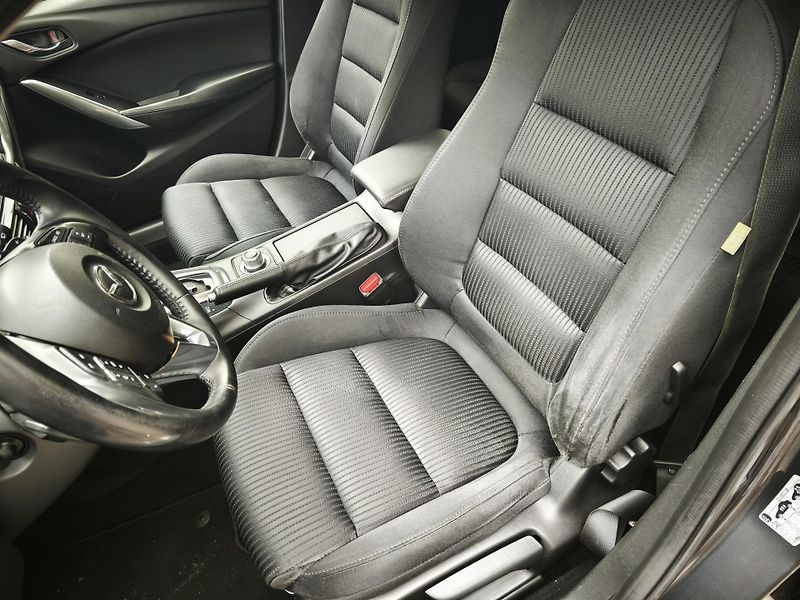 Mazda 6 (2013) 2,5 Skyactive automat - fotka 14 z 16