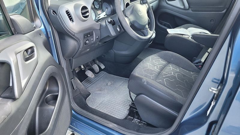 Peugeot Partner TEPEE 1,6 HDI PŮVOD ČR - fotka 20 z 21