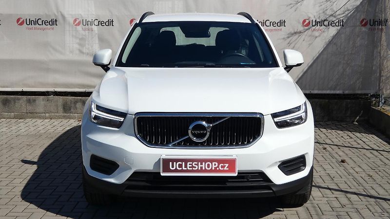 Volvo XC40 T2 FWD Momentum Core - fotka 2 z 21