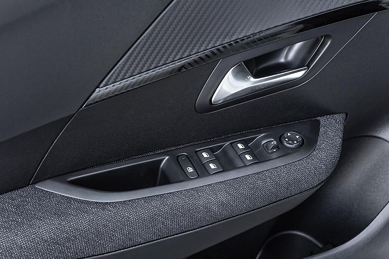 Peugeot 208 (2026) 1,2 Hybrid 110 e-DCS6  STYLE - fotka 8 z 13