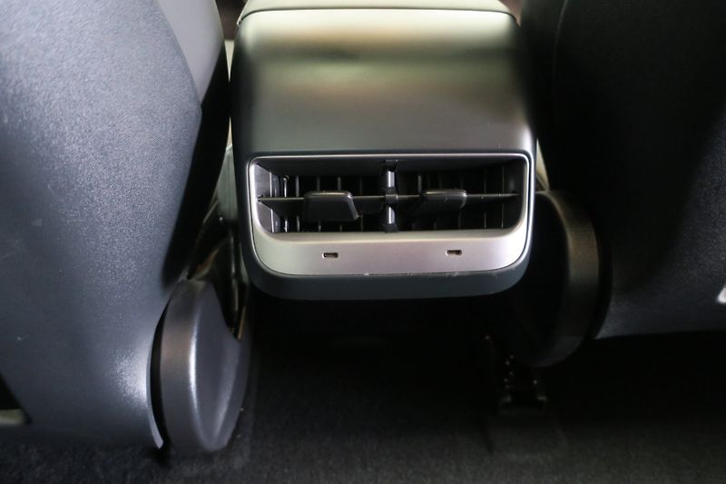 Tesla Model 3 (2023) Long Range Dual Motor SOH 97% - fotka 41 z 48