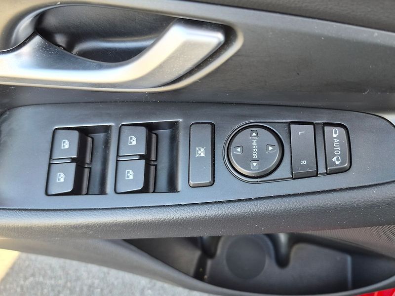 Hyundai i30 Comfort 1,5 CVVT - fotka 15 z 17