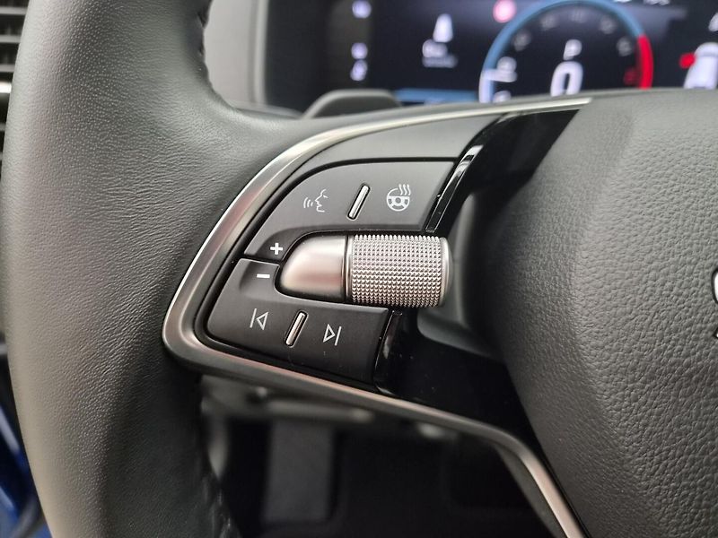Škoda Karoq 1.5 TSI Top selection - fotka 12 z 25