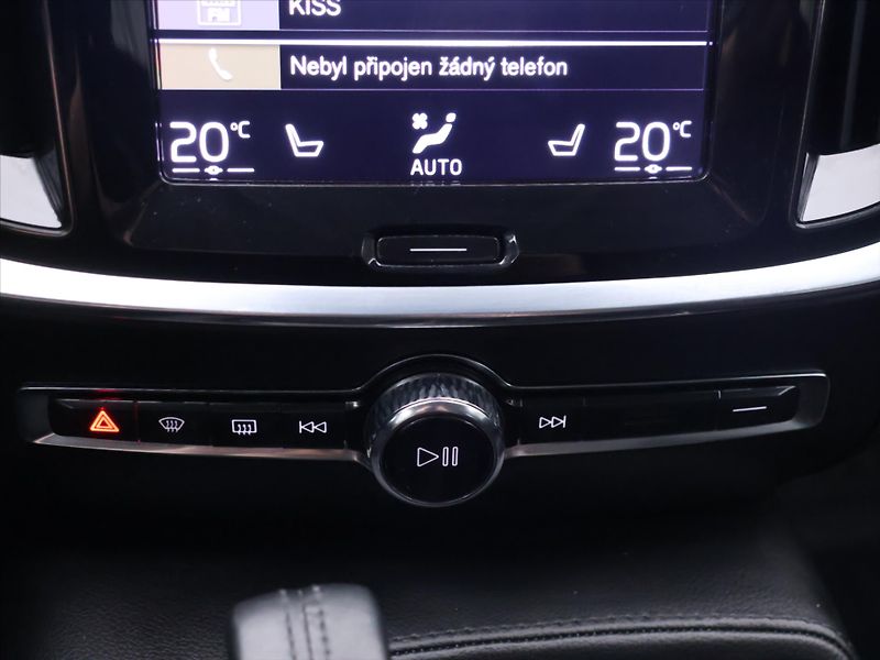 Volvo V60 2,0 B5 AWD Momentum Pro AT DPH - fotka 21 z 29
