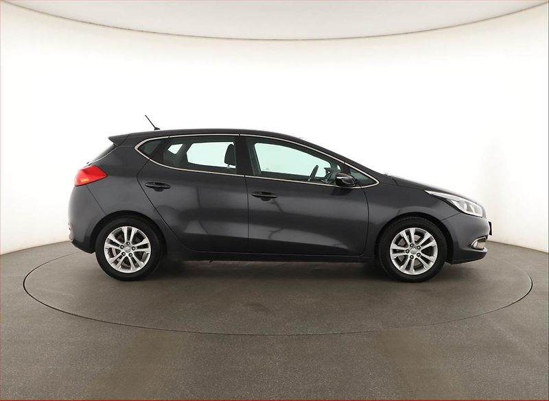 Kia Ceed (2014) 1.6 GDI, ČR,1.maj, Serv.kniha - fotka 6 z 14