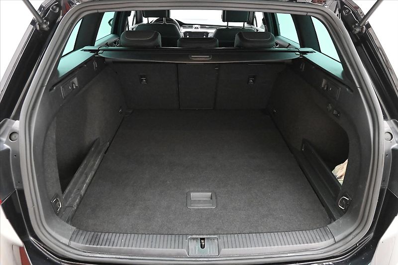 Volkswagen Passat 2,0 TDI 147kW Alltrack DSG 4Mo - fotka 10 z 32