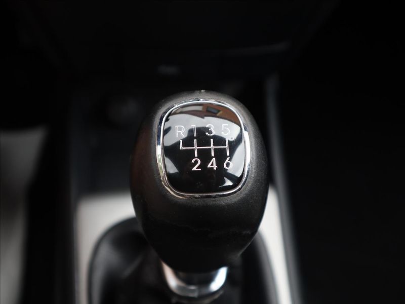 Hyundai i30 1,6   i SW DigiKlima,Tempomat, - fotka 18 z 28