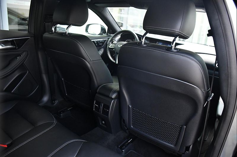 Infiniti QX30 220 CDI 4MATIC PANO ACC - fotka 16 z 52