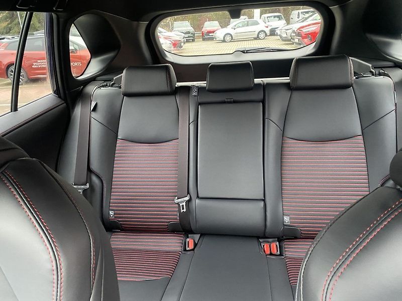 Toyota RAV4 2.5 Plug-in 185 Selection - fotka 11 z 23