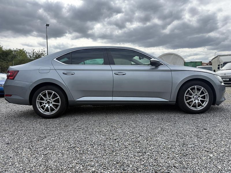 Škoda Superb 1.6TDi STYLE 88kW Navi BiXenon - fotka 4 z 21