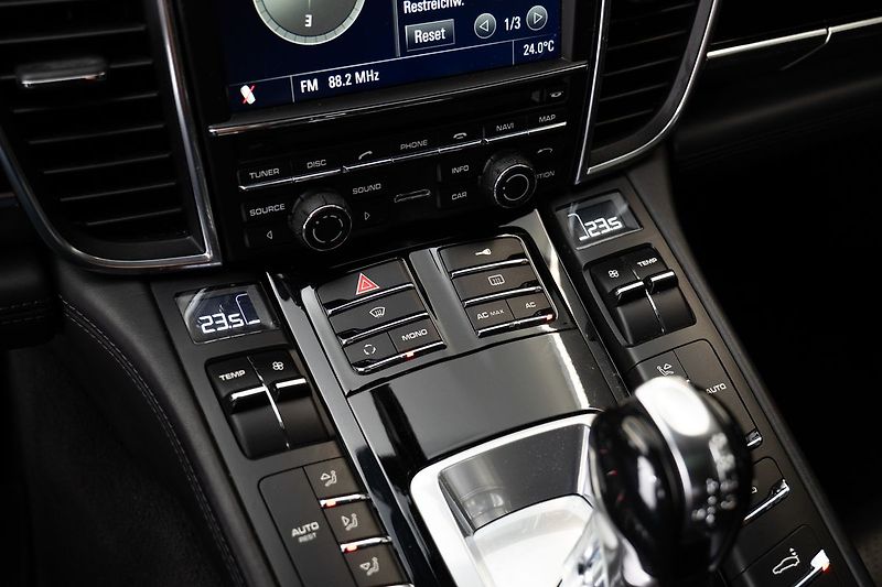 Porsche Panamera - fotka 14 z 26