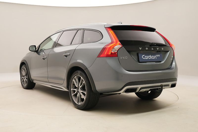 Volvo V60 CC D4 AWD SUMMUM AUT  - fotka 10 z 42