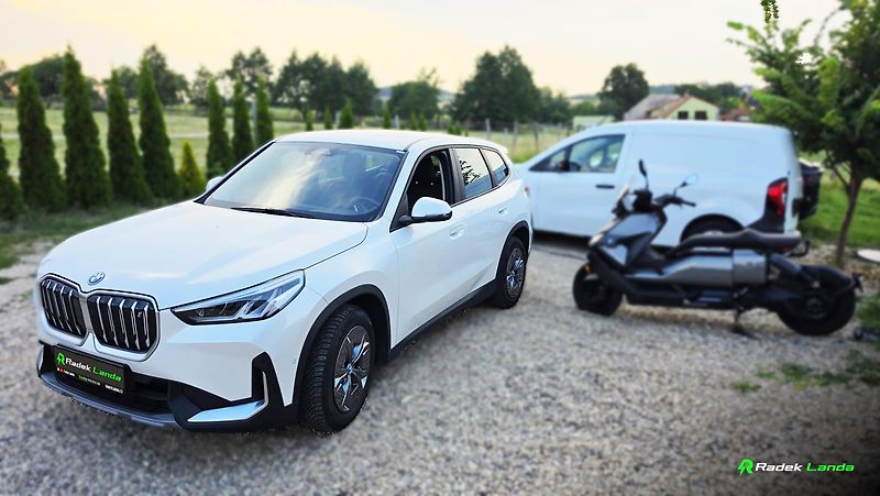BMW iX1 (2023) xDrive30 - fotka 5 z 15