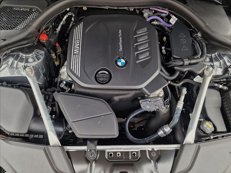 BMW Řada 5 520d Xdrive M-Sport ČR,1.Maj. - fotka 42 z 50
