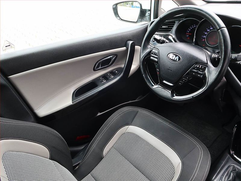 Kia Ceed (2016) Gold 1.6 GDI, Serv.kniha, Navi - fotka 7 z 17