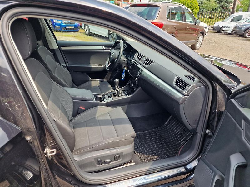 Škoda Superb 2,0TDI 110KW NAVI VÝHŘEV  - fotka 11 z 20
